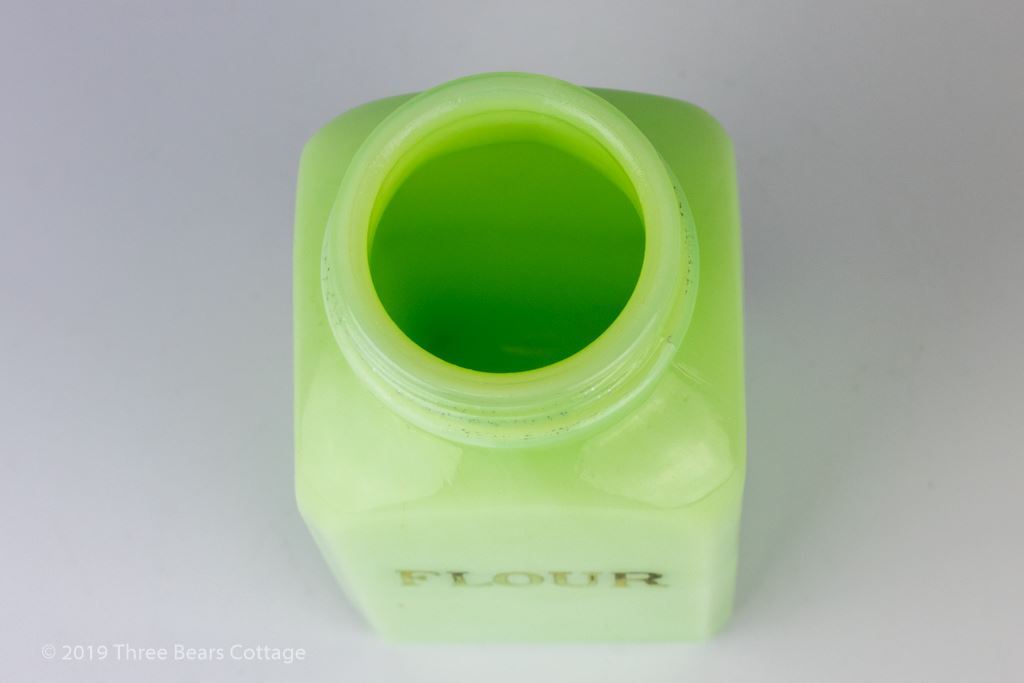 https://www.3bcshop.com/images/thumbs/0013205_jeannette-jadeite-green-glass-flour-shaker.jpeg