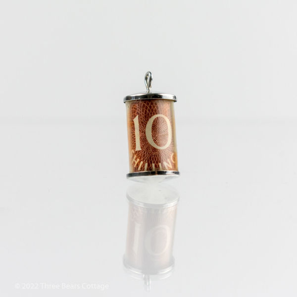 Main view of a vintage ten Shilling note charm.