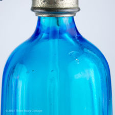 Close up of shoulder damage on a Blue Glass Brasseries de la Manche Siphon