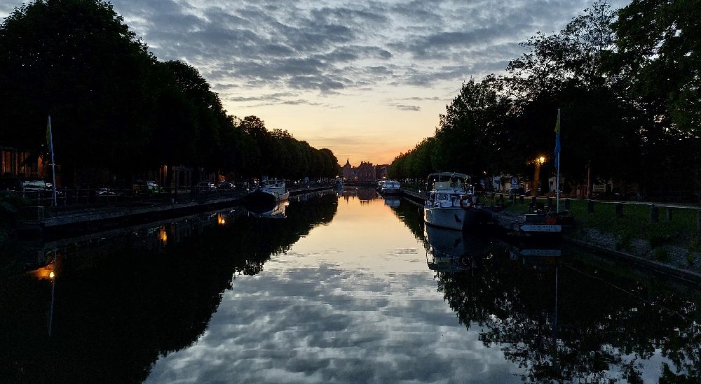 The Coupure marina from the Conzettbrug footbridge. 